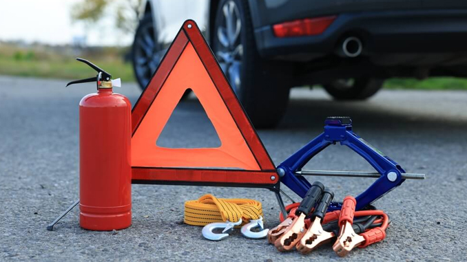 alat darurat yang penting di mobil