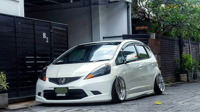 Mulailah dari detail kecil yang paling terasa manfaatnya. Kalau fondasinya benar, mobil akan terlihat keren tanpa harus mengorbankan kenyamanan daily drive.